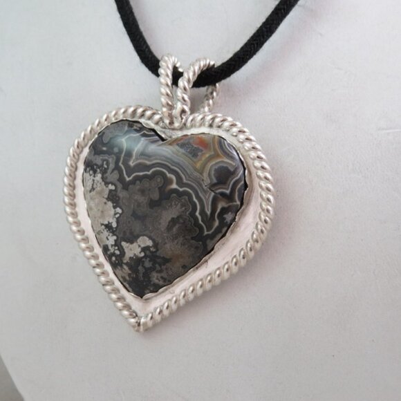 Mexican Lace Agate Cabochon Heart Shape Sterling Silver Pendant - Picture 5 of 6
